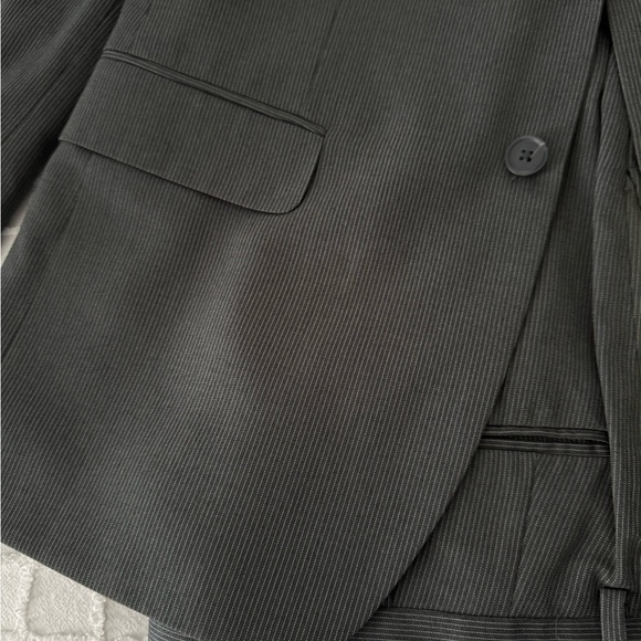 Classic Gray Men's Suit 40S - Picture 4 of 8